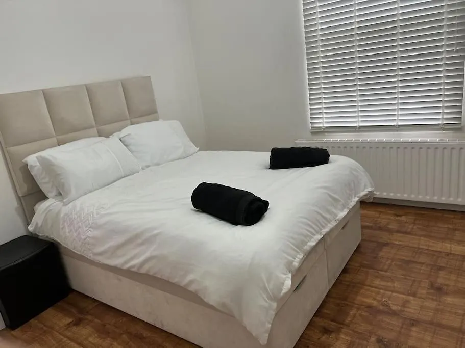 Lovely 1-Bedroom Home With Free Parking & Garden. London United Kingdom